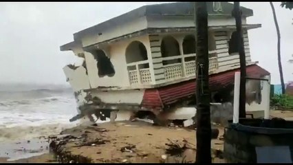 Cyclone Tauktae en Inde : Une maison s'effondre dans l'Océan ! 2021.05.15