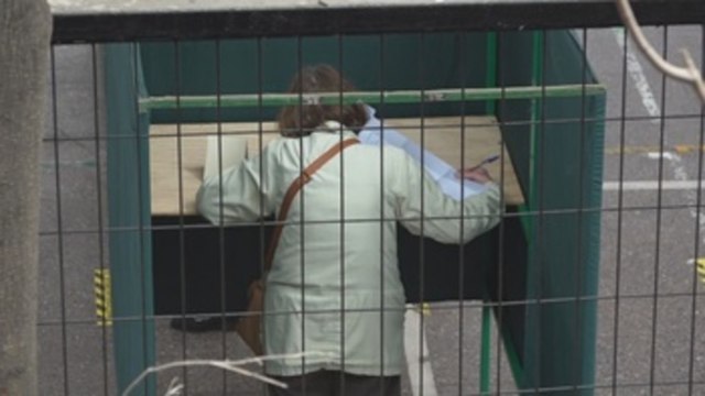 Dan apertura a colegios electorales en históricos comicios constituyentes de Chile