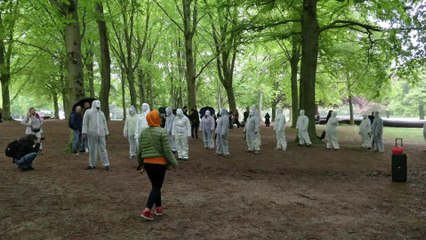 Près de 500 personnes manifestent au Bois de la Cambre contre les mesures corona
