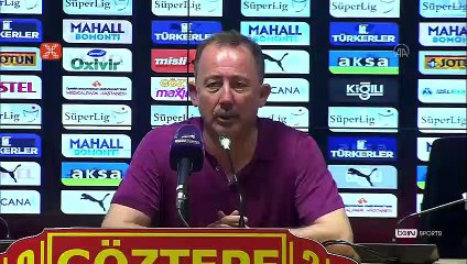 Beşiktaşlı futbolculardan basın toplantısına baskın