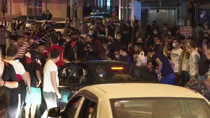 Beşiktaşlı taraftarlar şampiyonluğu kutladı