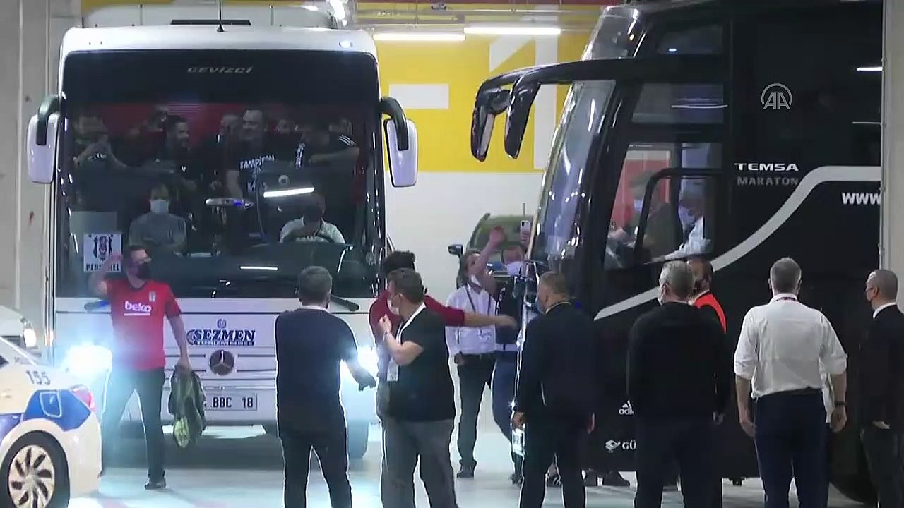 Beşiktaş otobüsünde şampiyonluk coşkusu