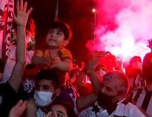 GALATASARAYLI YEĞENİNİ BEŞİKTAŞLI OLSUN DİYE STADYUM ÇEVRESİNDEKİ KUTLAMALARA GETİRDİ