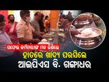 Sambalpur SP Serves Food To Sanitary Workers In Rairakhol