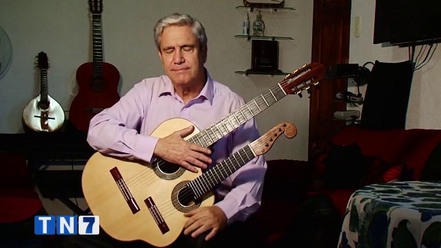 tn7-reconocido-músico-cubano-creó-guitarra-única-en-el-mundo-en-Costa-Rica-150521