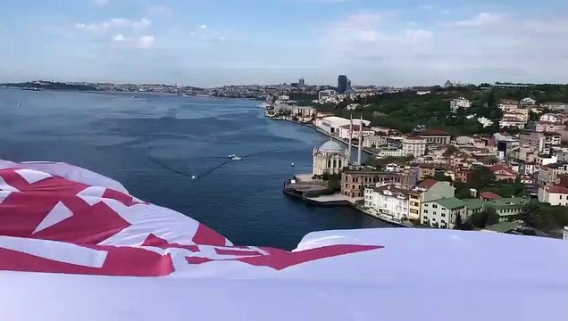 15 Temmuz Şehitler Köprüsü'ne dev ''128 milyar dolar nerede'' pankartı