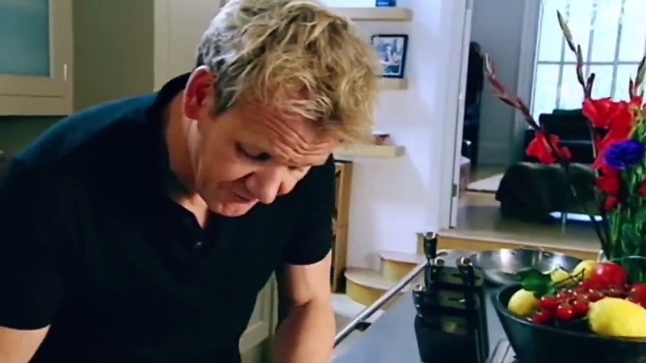 How To Finely Chop An Onion Gordon Ramsay video Dailymotion