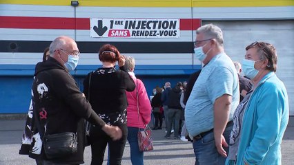 Spanien und Italien spannen die Sonnenschirme auf