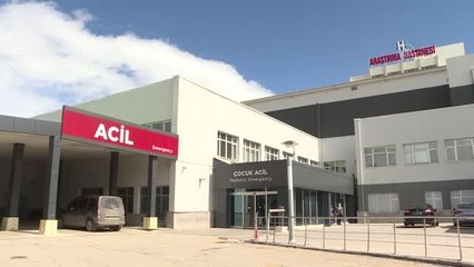 Varis şişi sanıp önemsemediği bacağından 10 kilo tümör çıkartıldı