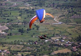 Ankaralı paraşütçüler Filistin'e destek için uçtu