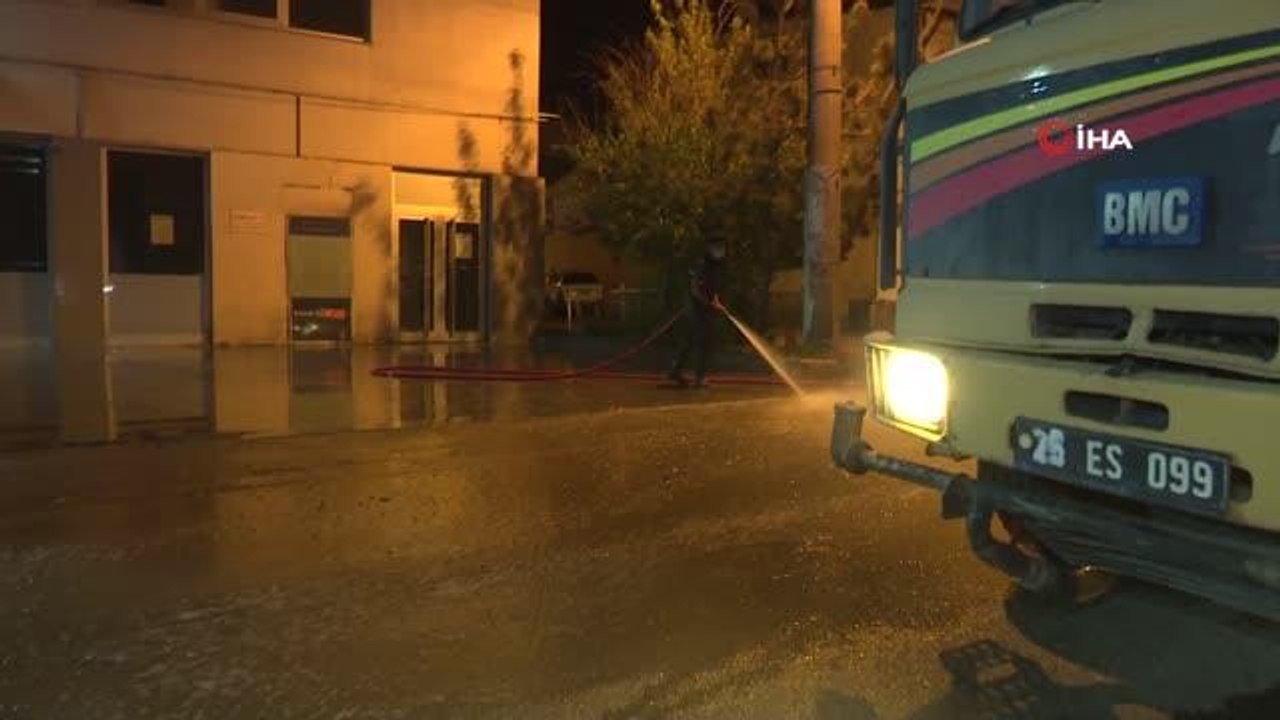 Yakutiye Belediyesi temizlik çalışmalarına gece gündüz devam ediyor