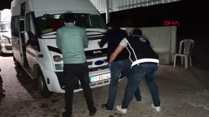 OSMANİYE İKİ MİNİBÜSTE BALIK İSTİFİ TAŞINAN 66 KAÇAK GÖÇMEN YAKALANDI