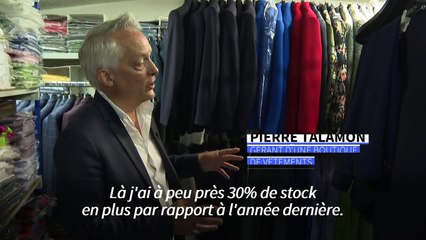 Les boutiques de mode se préparent à rouvrir, mais en croulant sous les stocks