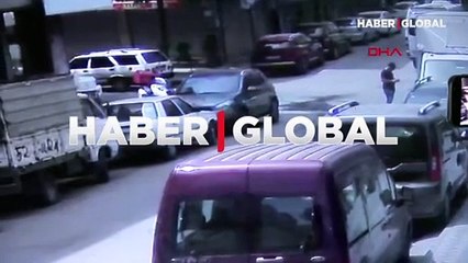 Yürürken gözüne maytap isabet etti!