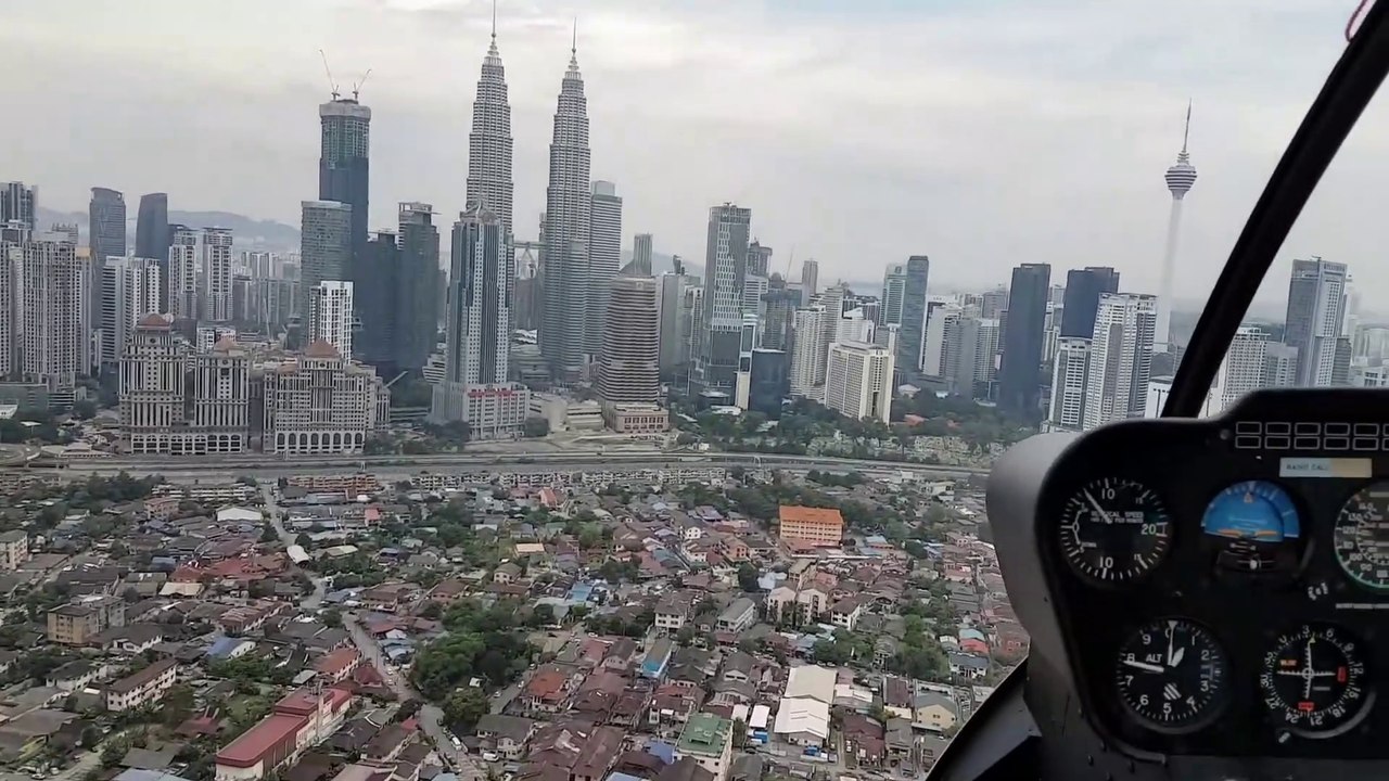 Helicopter Tour in Kuala Lumpur Magnificent View of Petronas Twin