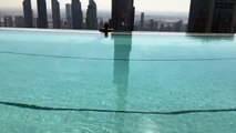 دبي تفتتح أعلى مسبح لا متناهي في العالم: أستمتع بالمغامرة والحرية