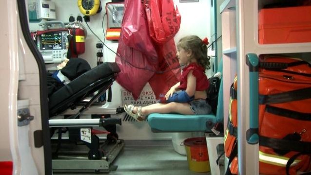 Şişli'de ticari taksi ile otomobil kafa kafaya çarpıştı: 1'i ağır 5 yaralı