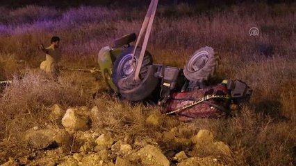 ŞANLIURFA - Traktör şarampole devrildi: 1 ölü, 1 yaralı