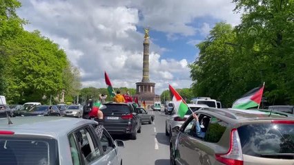 Almanya'da İsrail'in Filistinlilere saldırıları konvoy eşliğinde protesto edildi