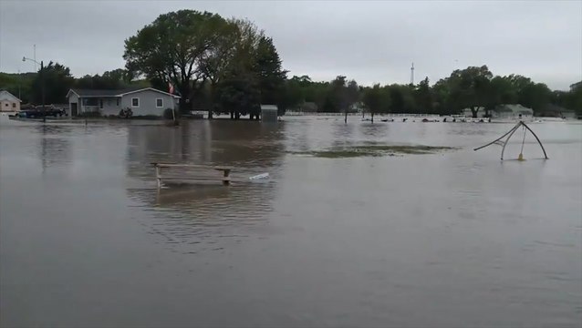 Severe thunderstorms pound the south-central US