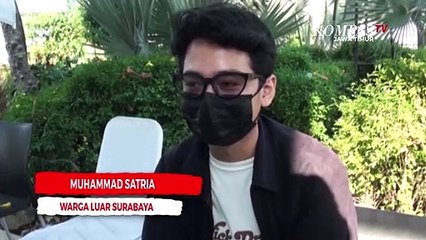 Petugas Rapid Test Acak Pengendara di Penyekatan Mudik Surabaya