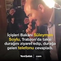 Bakan Soylu taksi durağına gelen telefonu cevapladı