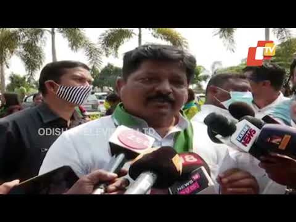 BJP MLAs Sit In Protest Outside Naveen Niwas, BJD MLAs Request Them For Discussion