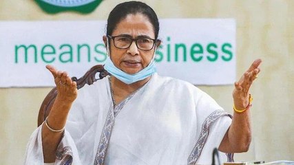 Video herunterladen: TMC leaders arrested in Narada sting case, Mamata Banerjee reaches CBI office