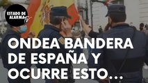 Una mujer ondea una bandera de España en la Puerta del Sol y esta es la reacción de la Policía