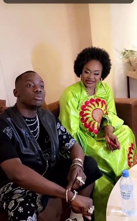 Sidiki Diabaté rend un vibrant hommage à Oumou Sangaré #Mali #Malivox