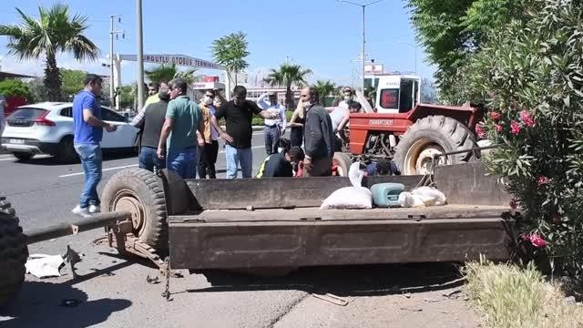 Otomobil traktör römorkuna çarptı: 4 yaralı