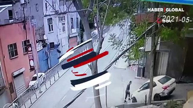 Emanet araçla bariyerlerden uçtu