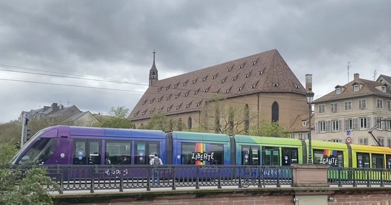 Mois des visibilités : Strasbourg adopte un tramway arc-en-ciel symbolisant la communauté LGBTQIA+