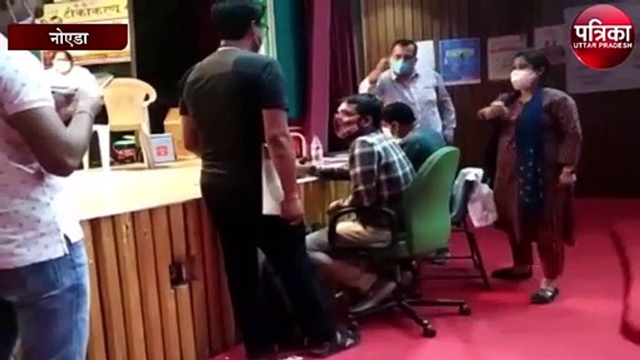 कोरोना वैक्सीन की पहली डोज लेने के लिए लोगों मे...