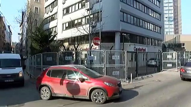 Cumhuriyet gazetesi önünde silah sesleri