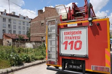 YANGINDA MAHSUR KALAN KOMŞUSUNU KURTARDI