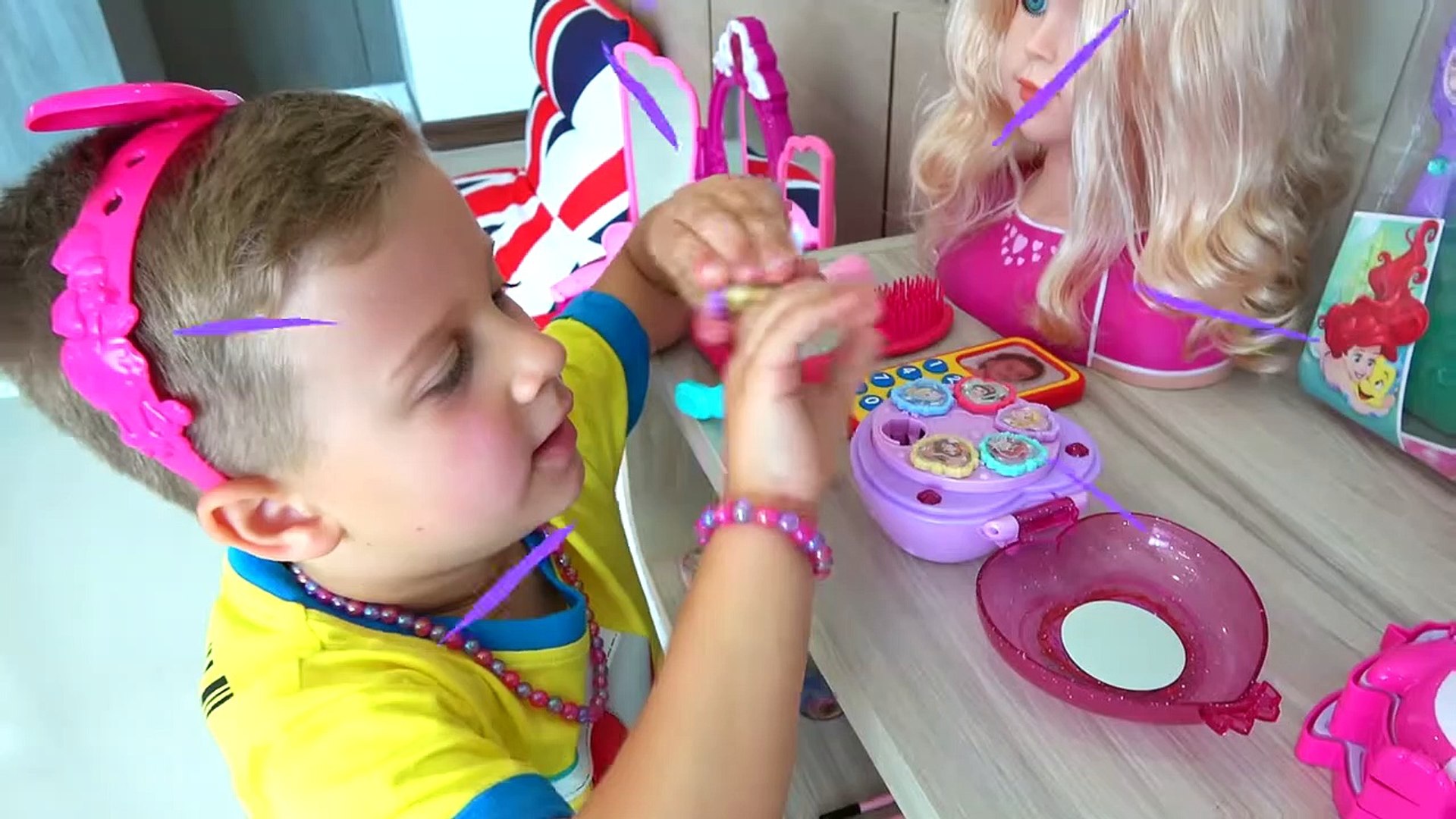 ⁣Диана И Волшебное Зеркало! Diana And Roma Pretend Play With Makeup Play Table Toy