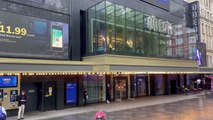 İngiltere'de sinema, tiyatro ve müzeler 132 günün ardından yeniden açıldı