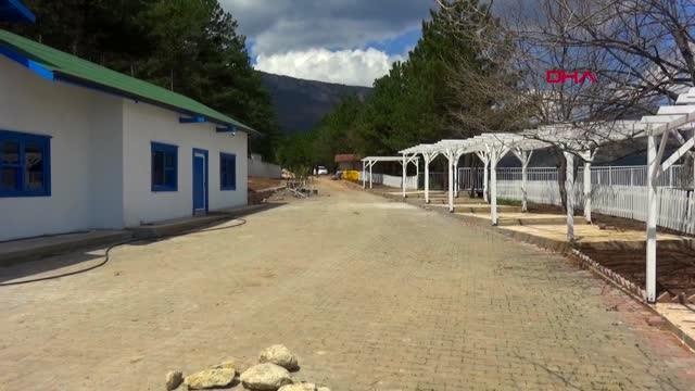 KARABÜK MEZARLIKTAKİ TESİS İNŞAATI DURDURULUNCA KÖYLÜLER ŞÜKÜR NAMAZI KILDI