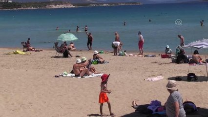 Didim'de tam kapanmanın ardından sahillerde yoğunluk oluştu