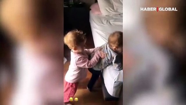 İkiz bebeklerin kısır döngüsü izleyenleri gülümsetti