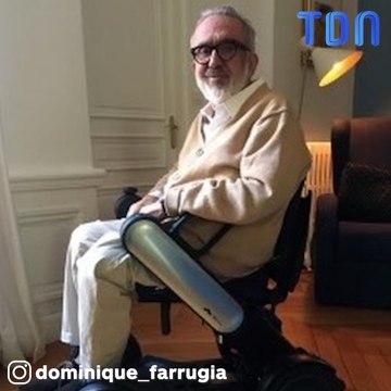 Dominique Farrugia atteint de sclérose en plaques, apparait sur son nouveau fauteuil