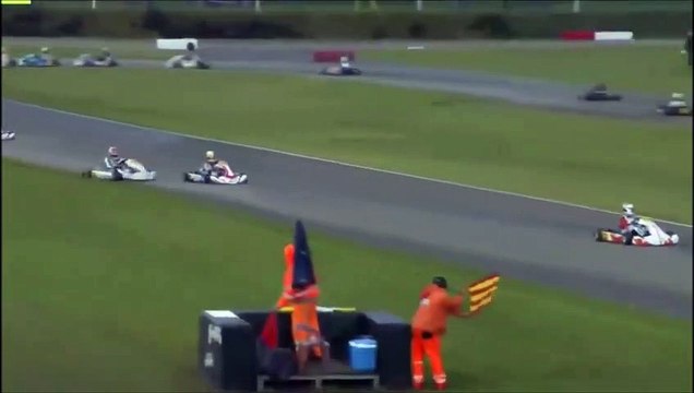 Sortie de piste générale en pleine course de Karting (Belgique)