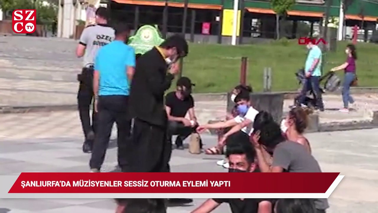 Şanlıurfa'da müzisyenler, sessiz oturma eylemi yaptı