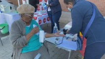 Sudáfrica, mayor foco de la covid-19 en África, inicia la vacunación general