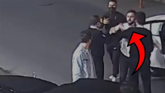 Ünlü yorumcu Uğur Karakullukçu'ya saldırı girişimi! Güvenlik kameralarına saniye saniye yansıdı
