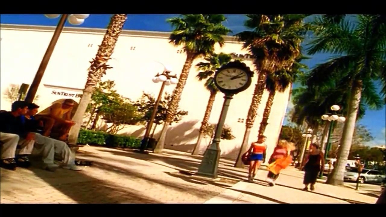 LORIE "près de moi" — LE CLIP | ('LORIE : PRÈS DE VOUS') | [ÉDITION COLLECTOR]