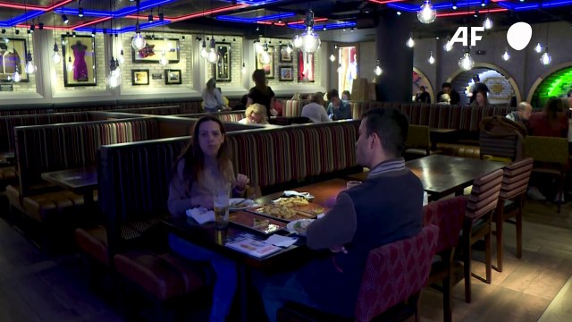 Reino Unido flexibiliza restrições