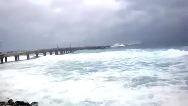 Cyclone Tauktae landfall in Gujarat near Video near bridge in mumbai| #cyclonetauktae |