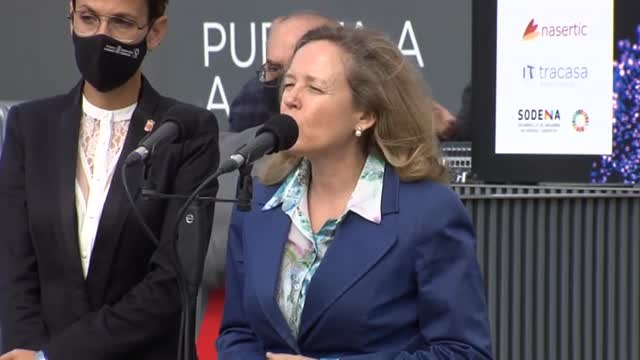 La ministra de Economía pide a los ejecutivos de la banca mantener una enorme responsabilidad en sus salarios